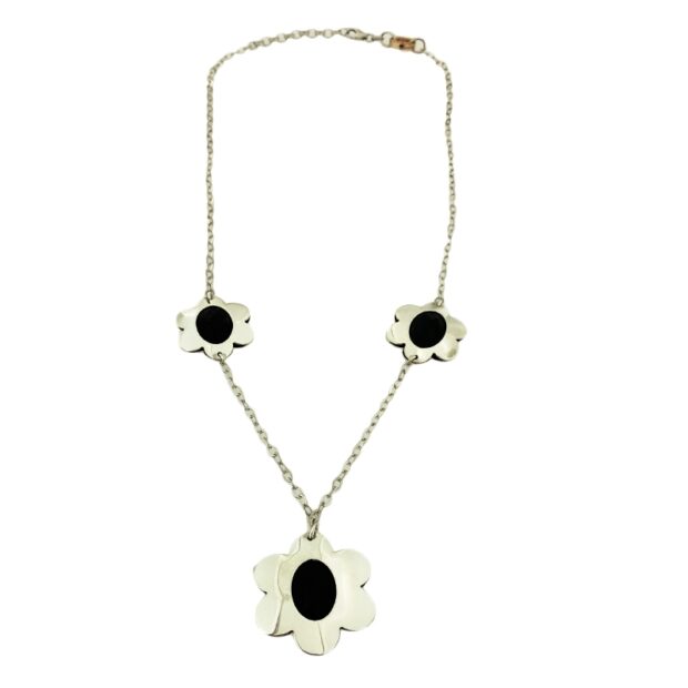 Collana Berenice con fiori e pietre nere realizzata in argento