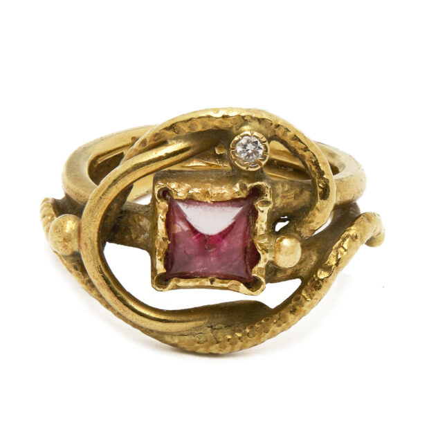 Anello in oro giallo con tormalina e diamante
