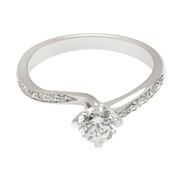 Anello solitario in oro bianco con diamante centrale 0,50ct e diamanti laterali