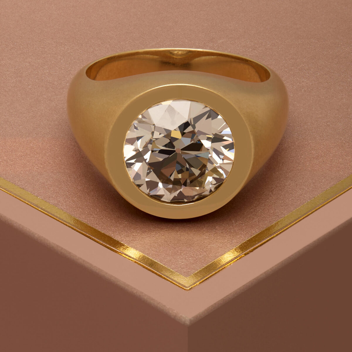Anello a sigillo con diamante taglio europeo 4,55ct