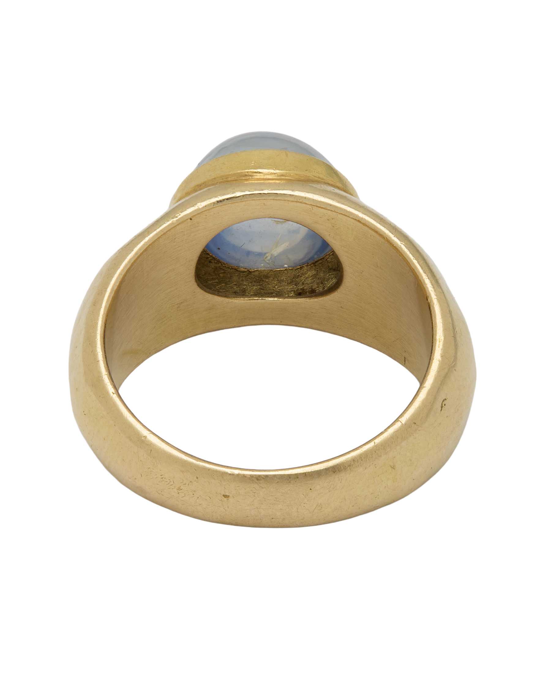 Anello in oro giallo martellato con zaffiro cabochon-3