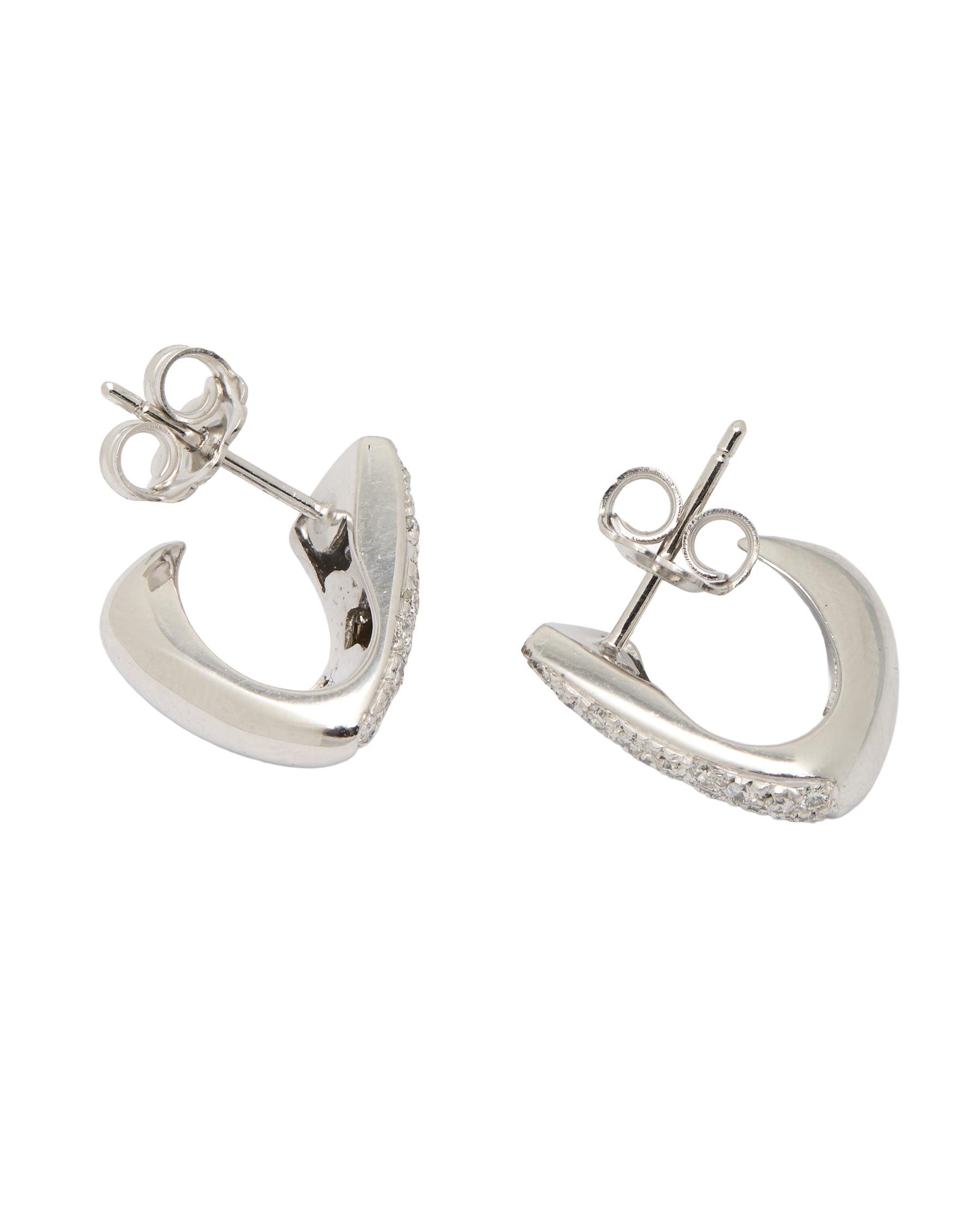 Orecchini cerchietto ondulati in oro bianco con diamanti-2