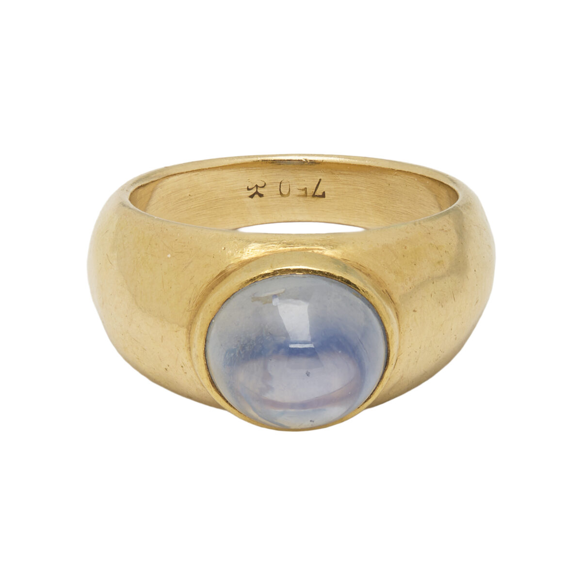 Anello in oro giallo martellato con zaffiro cabochon-1