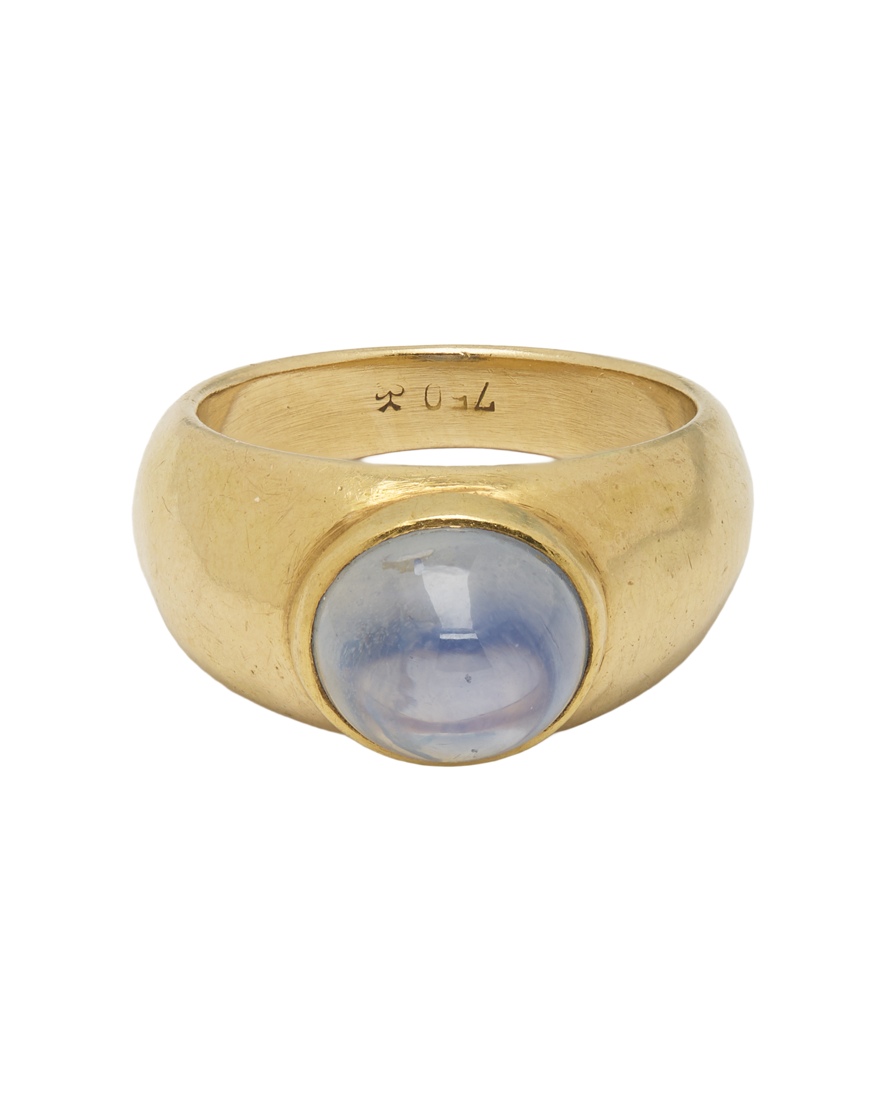Anello in oro giallo martellato con zaffiro cabochon-1