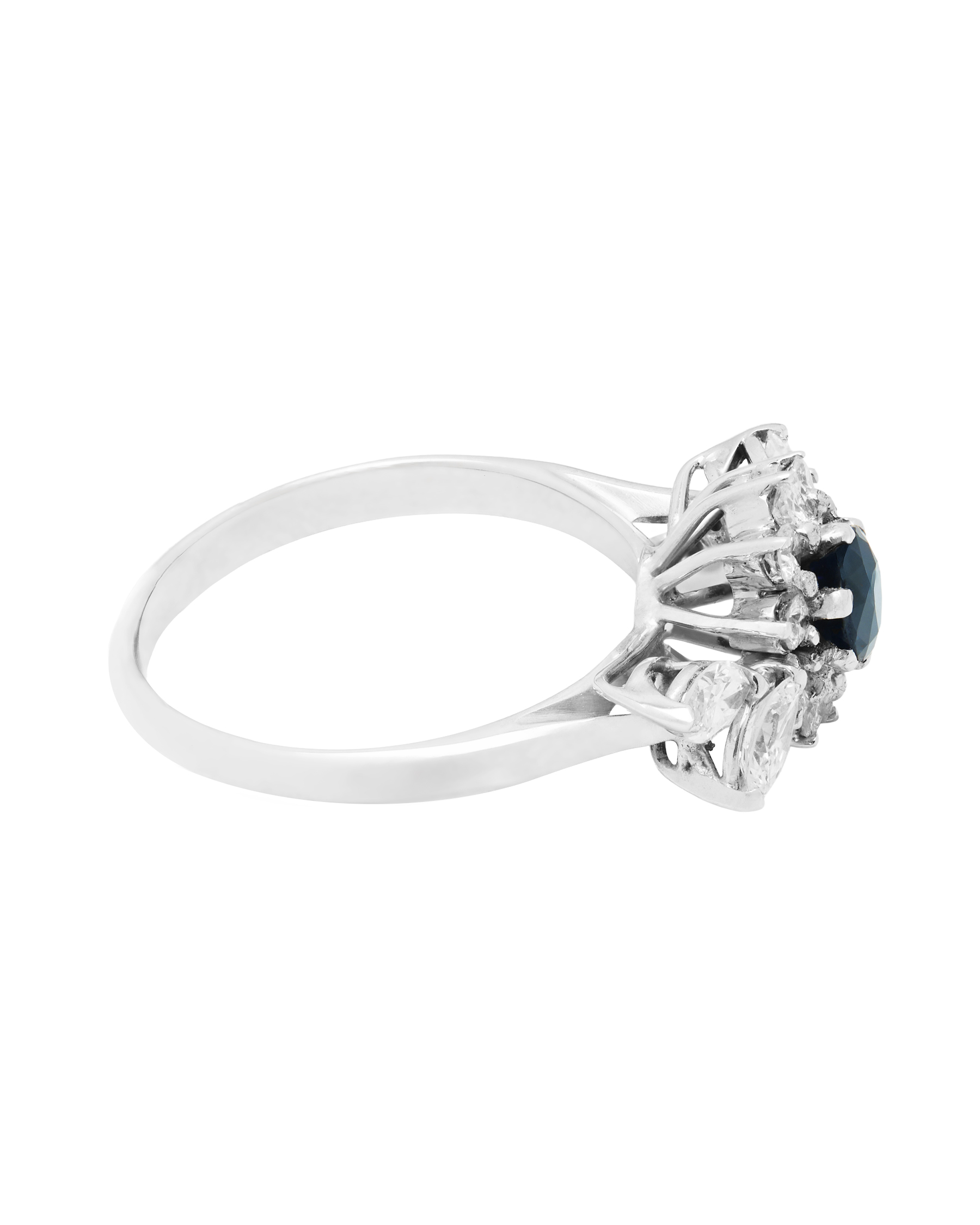 Anello con zaffiro centrale tondo e diamanti di contorno taglio marquise e round-2